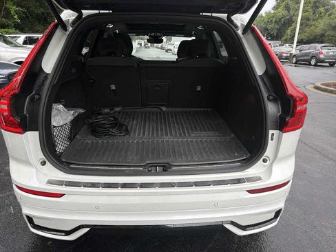 Used 2023 Volvo XC60 B5 Ultimate w/ Climate Package FWD image 21