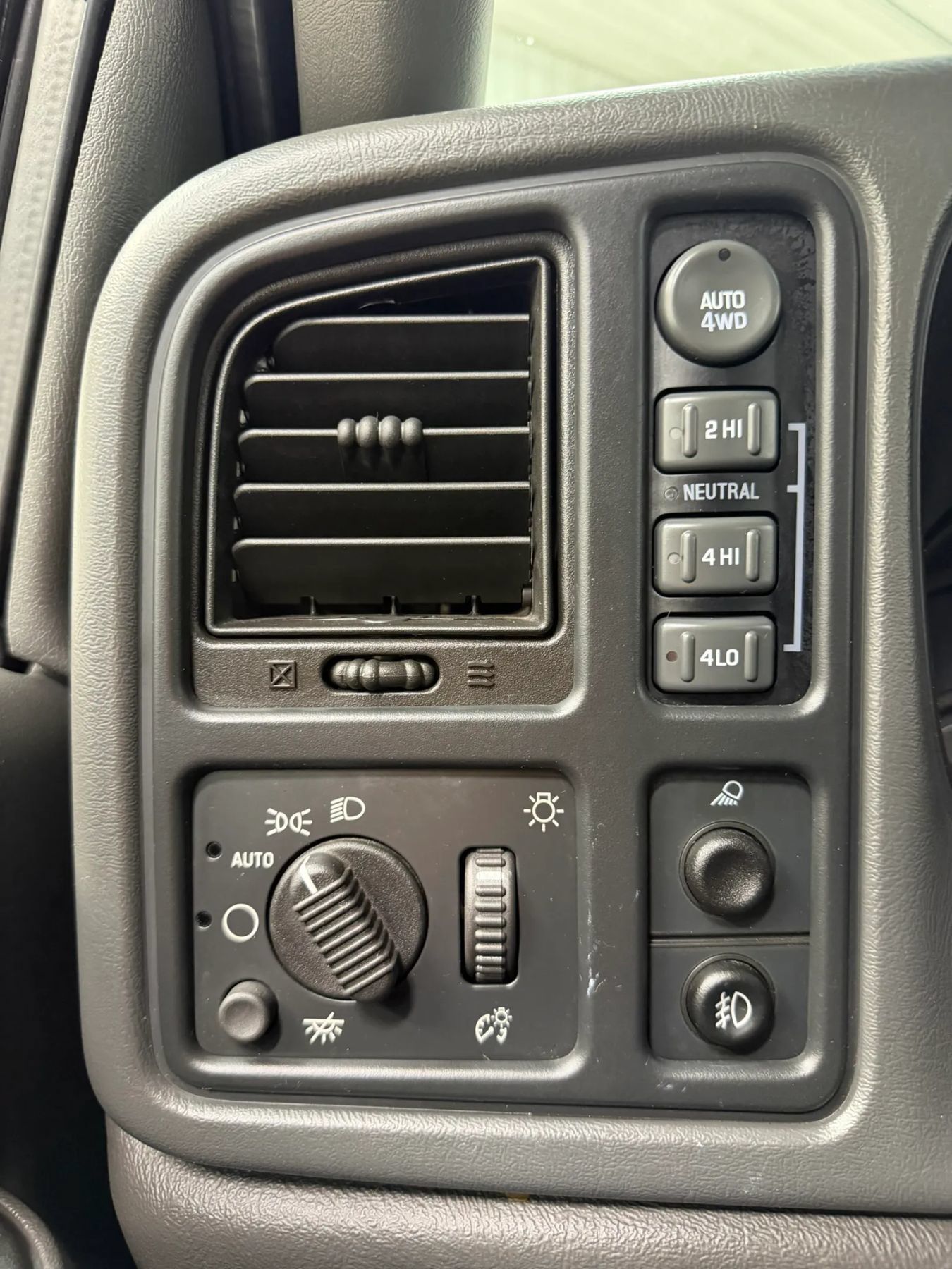 Used 2003 Chevrolet Avalanche 4x4 w/ Suspension Package, Off-Road image 22