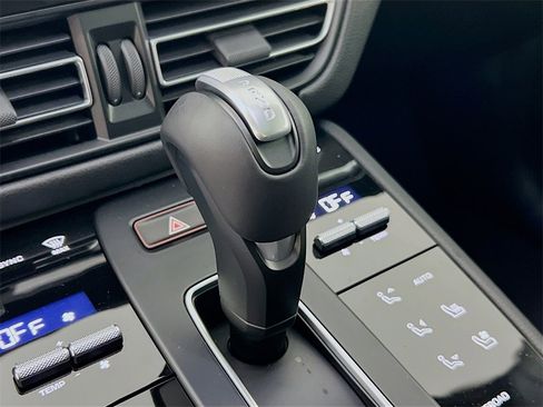 New 2026 Porsche Macan image 19