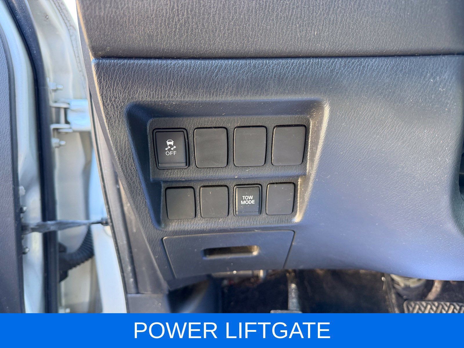 Used 2016 Nissan Pathfinder SV AWD/4WD image 14