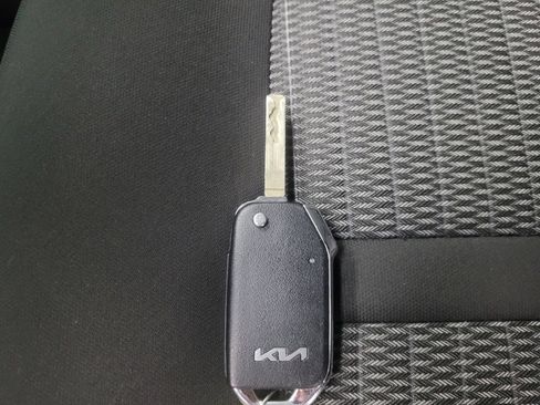 Used 2022 Kia Sorento LX image 32