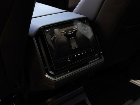 Used 2024 Tesla Cybertruck AWD Crew Cab image 21