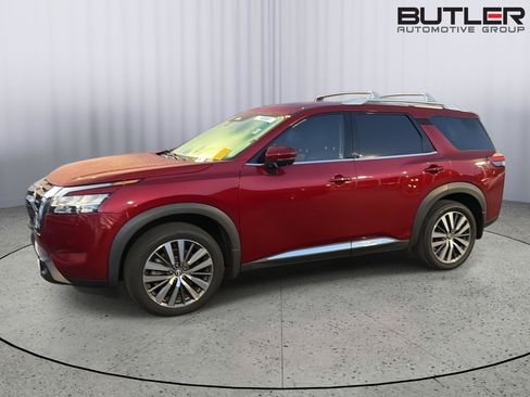 Used 2022 Nissan Pathfinder Platinum w/ Cargo Package FWD image 5