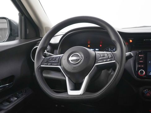 Used 2022 Nissan Kicks SV FWD image 15