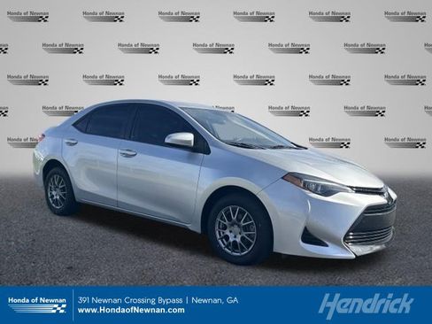 Used 2017 Toyota Corolla LE image 1