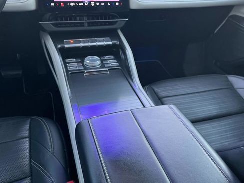 Used 2024 Lincoln Nautilus Reserve image 22