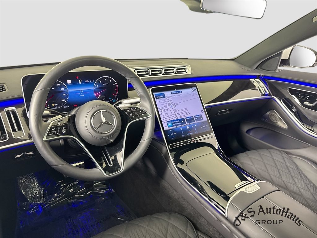 Used 2025 Mercedes-Benz S 580 4MATIC Sedan w/ AMG Line Package image 30