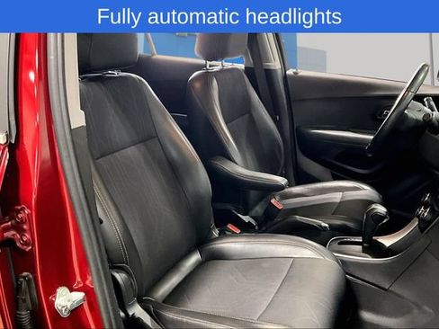 Used 2020 Chevrolet Trax LT w/ LT Convenience Package AWD/4WD image 27