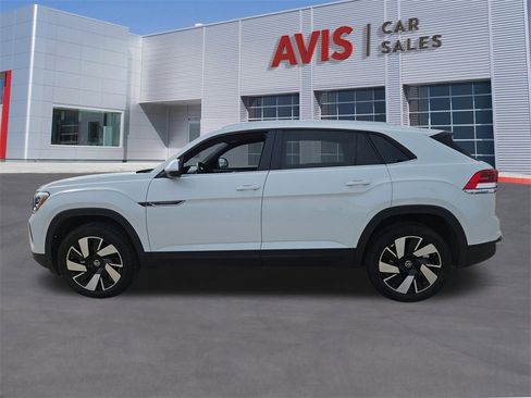 Used 2025 Volkswagen Atlas Cross Sport SE image 2