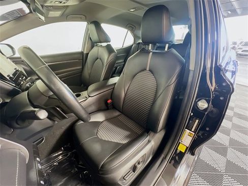 Used 2023 Toyota Camry SE image 9