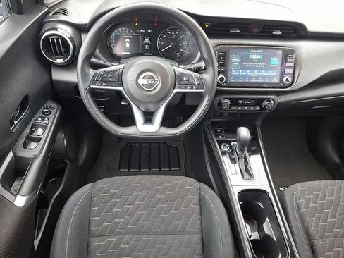 Used 2022 Nissan Kicks SV image 12