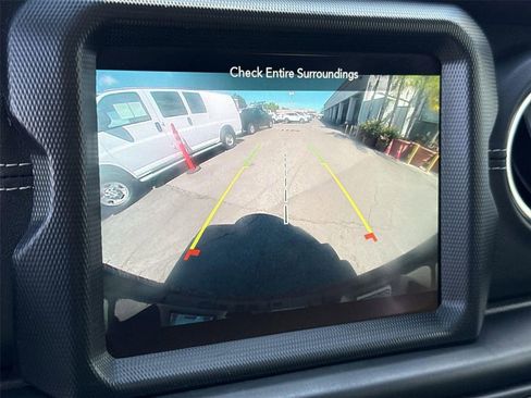 Used 2022 Jeep Wrangler Unlimited Sahara image 14