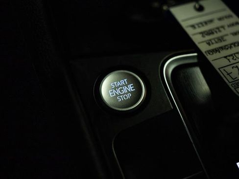 Used 2021 Volkswagen Jetta R-Line w/ R-Line Cold Weather Package FWD image 17