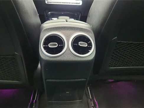 Used 2021 Mercedes-Benz CLA 250 image 40