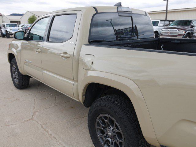 Used 2018 Toyota Tacoma SR5 AWD/4WD image 9