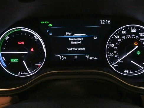 Used 2021 Toyota Avalon XLE w/ Moonroof Package image 17