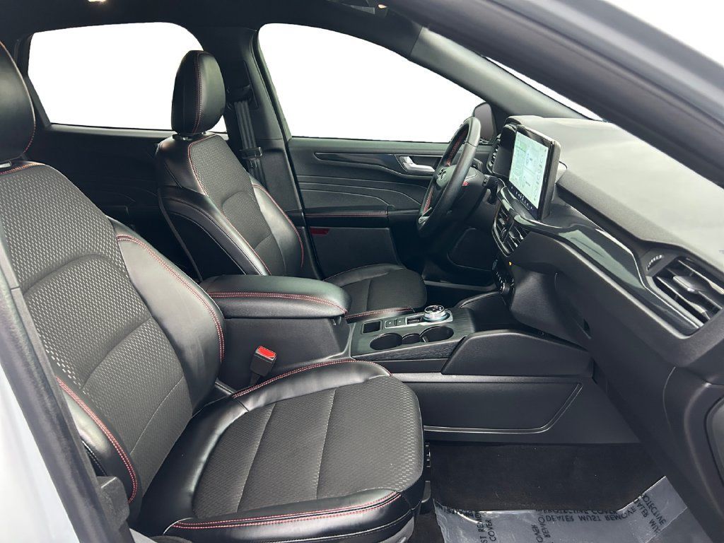 Used 2025 Ford Escape ST-Line w/ Tech Pack #1 FWD image 14