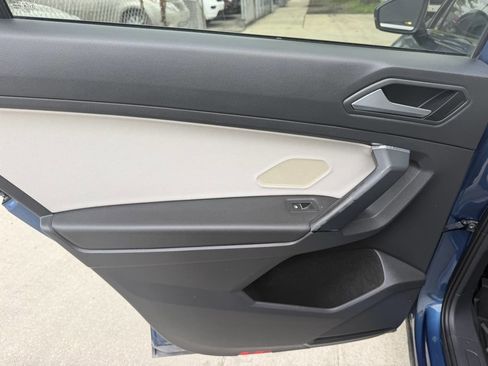 Used 2019 Volkswagen Tiguan SE w/ Panoramic Sunroof Package FWD image 16