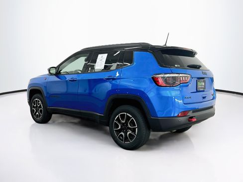 Used 2025 Jeep Compass Trailhawk AWD/4WD image 5