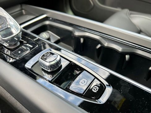 New 2026 Volvo XC60 B5 Ultra w/ Protection Package Premier image 21