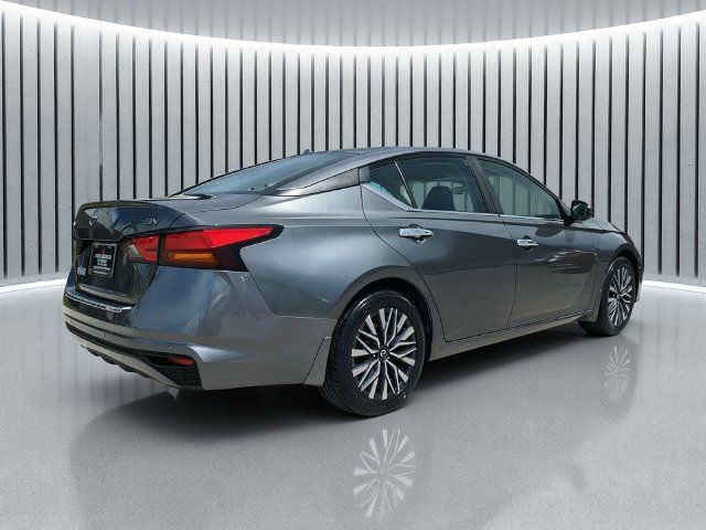 Used 2023 Nissan Altima 2.5 SV FWD image 4
