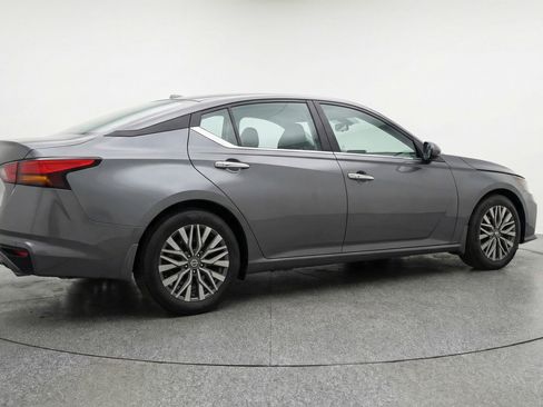 Used 2025 Nissan Altima 2.5 SV image 9