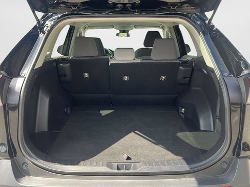 Used 2021 Toyota RAV4 XLE AWD/4WD image 9