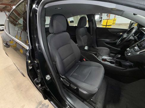 Used 2018 Chevrolet Malibu LT image 16