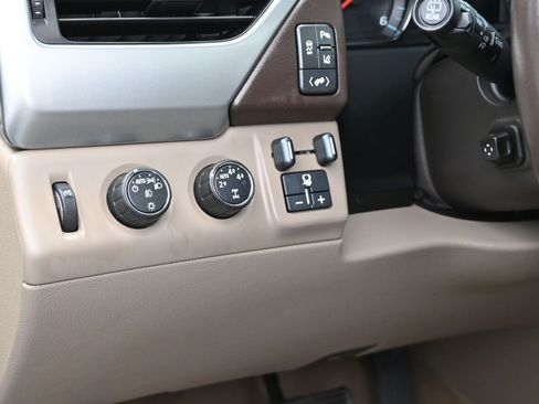 Used 2015 Chevrolet Suburban LTZ AWD/4WD image 23