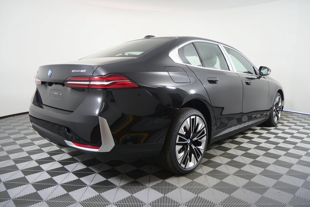 Used 2026 BMW i5 eDrive40 w/ Premium Package RWD image 5
