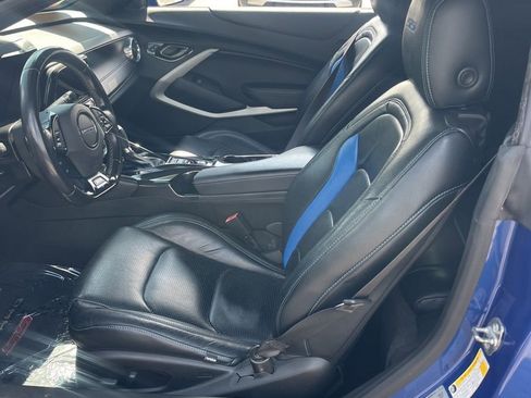 Used 2019 Chevrolet Camaro SS RWD image 5