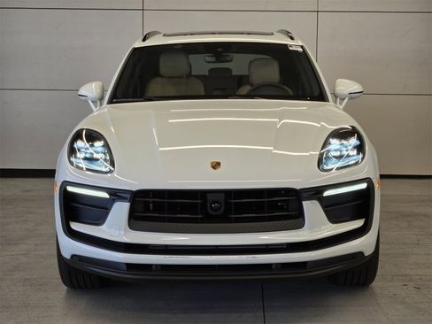 Used 2025 Porsche Macan image 26