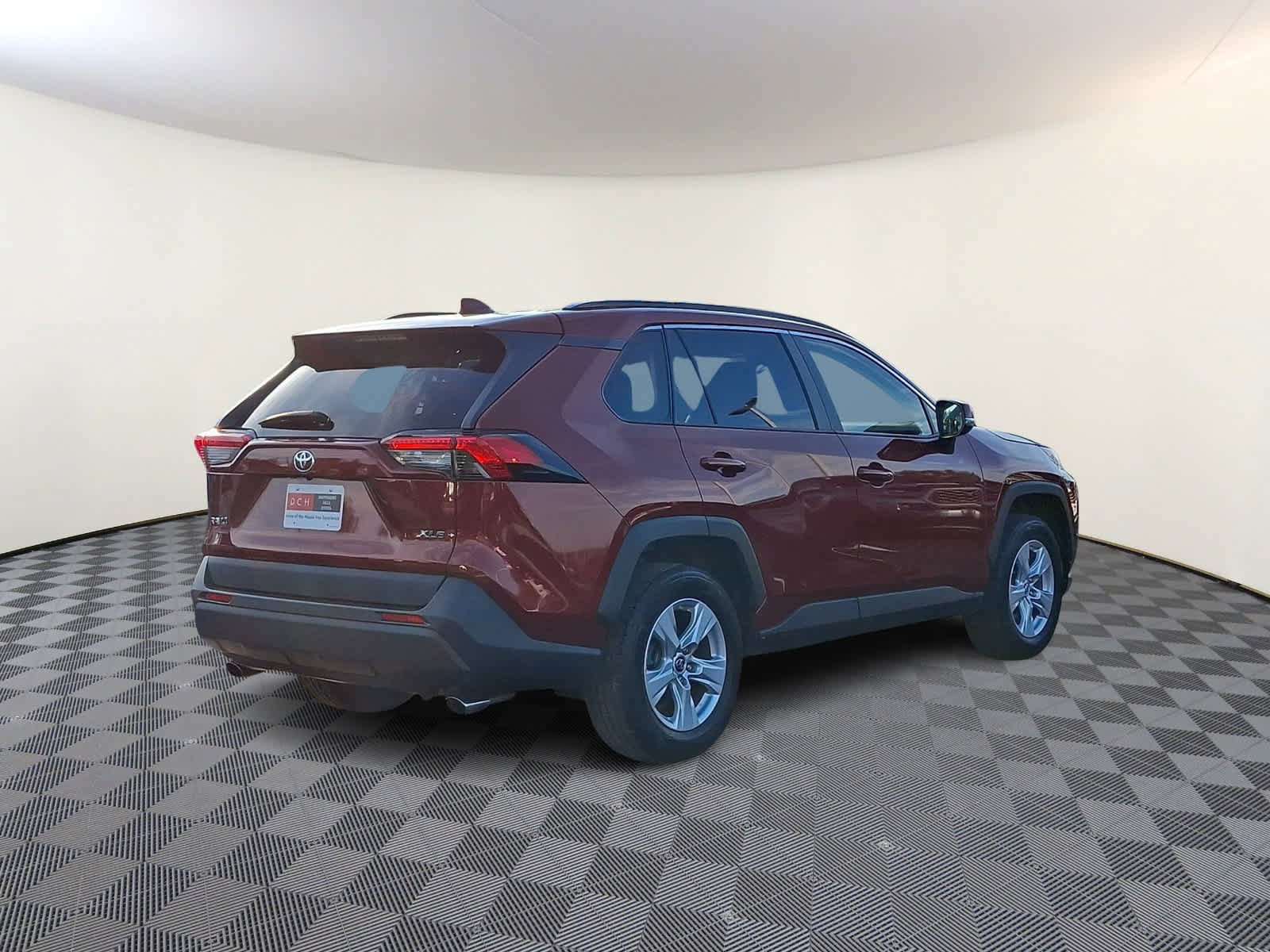 Used 2019 Toyota RAV4 XLE w/ Convenience Package FWD image 5