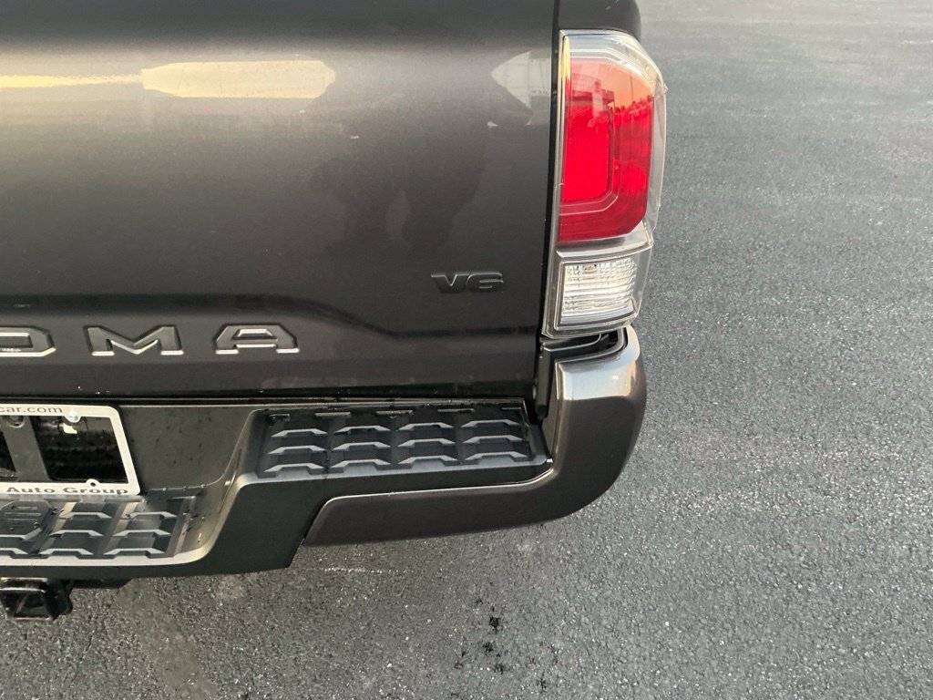 Certified 2022 Toyota Tacoma TRD Sport AWD/4WD image 32