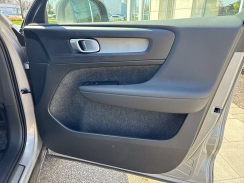 Used 2025 Volvo XC40 B5 Plus AWD/4WD image 15