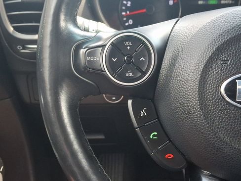 Used 2017 Kia Soul + FWD image 21