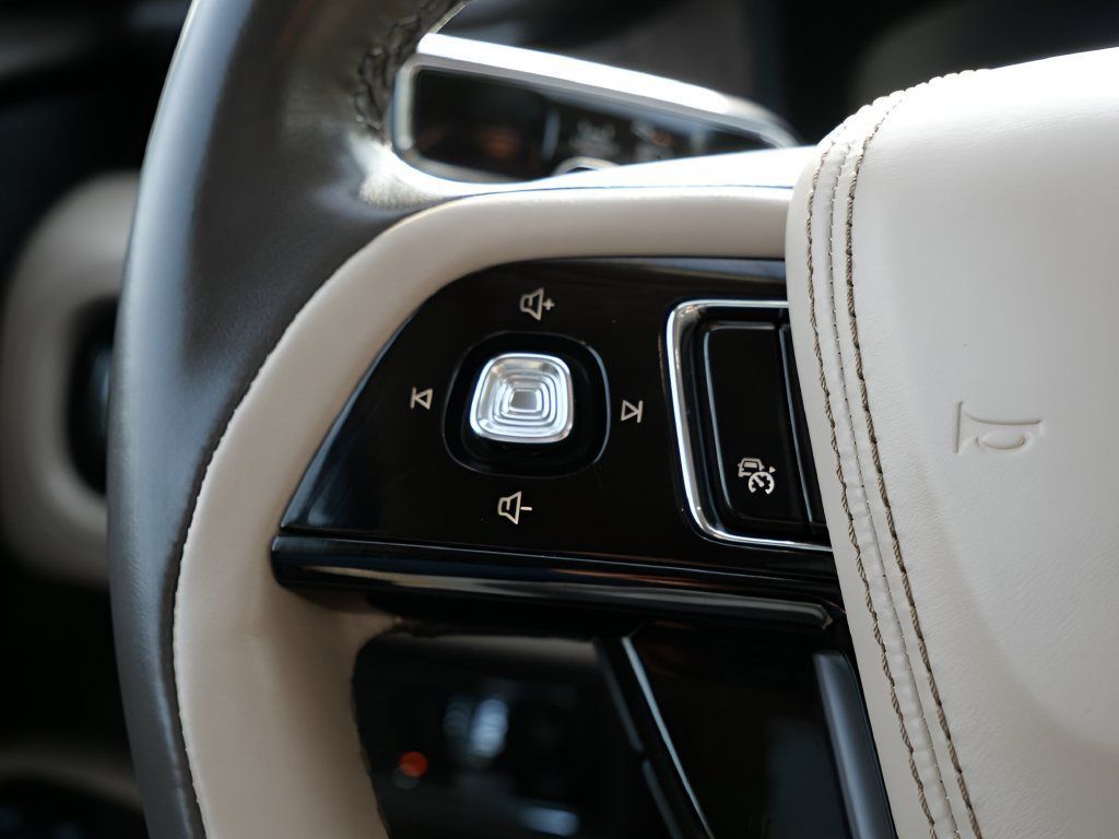 Used 2021 Lincoln Aviator Grand Touring AWD/4WD image 19