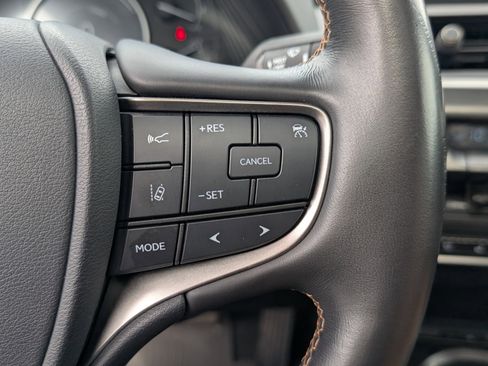 Used 2020 Lexus UX 250h w/ Premium Package image 20