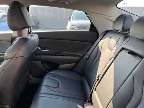 Used 2025 Hyundai Elantra Limited image 41