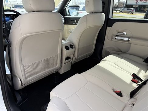 Used 2025 Mercedes-Benz GLB 250 4MATIC image 33