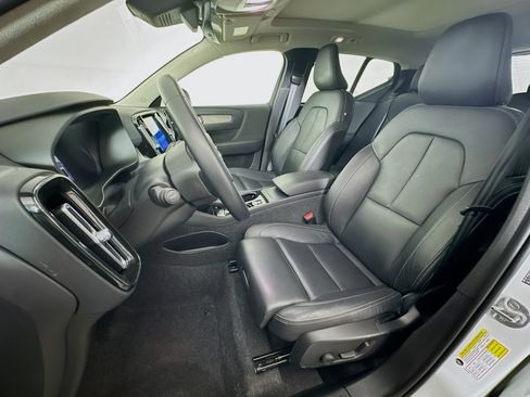 Used 2025 Volvo XC40 B5 Plus AWD/4WD image 13