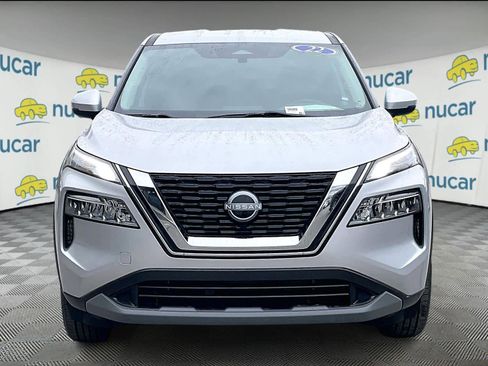 Used 2022 Nissan Rogue SV image 2
