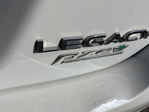 Used 2017 Subaru Legacy 2.5i Premium AWD/4WD image 24