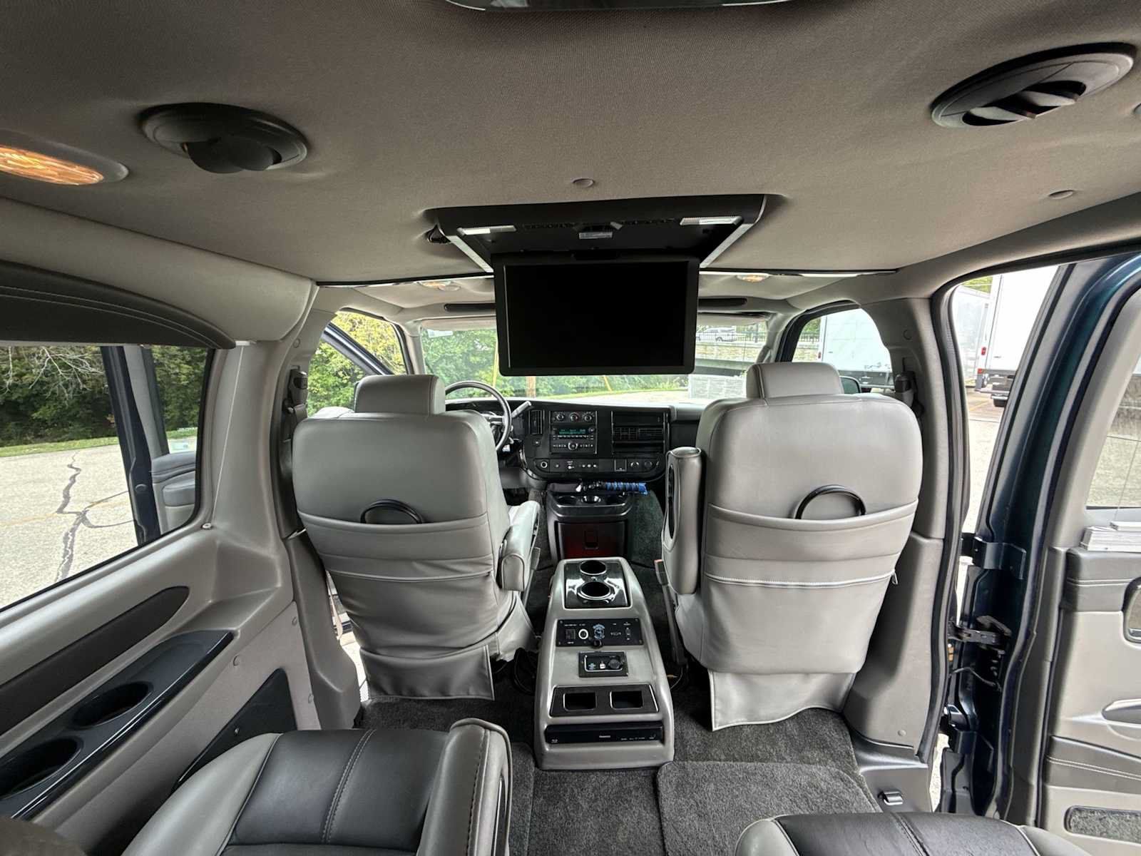 Used 2015 Chevrolet Express 2500 RWD image 19