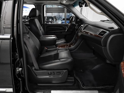 Used 2013 Cadillac Escalade EXT Premium AWD/4WD image 34