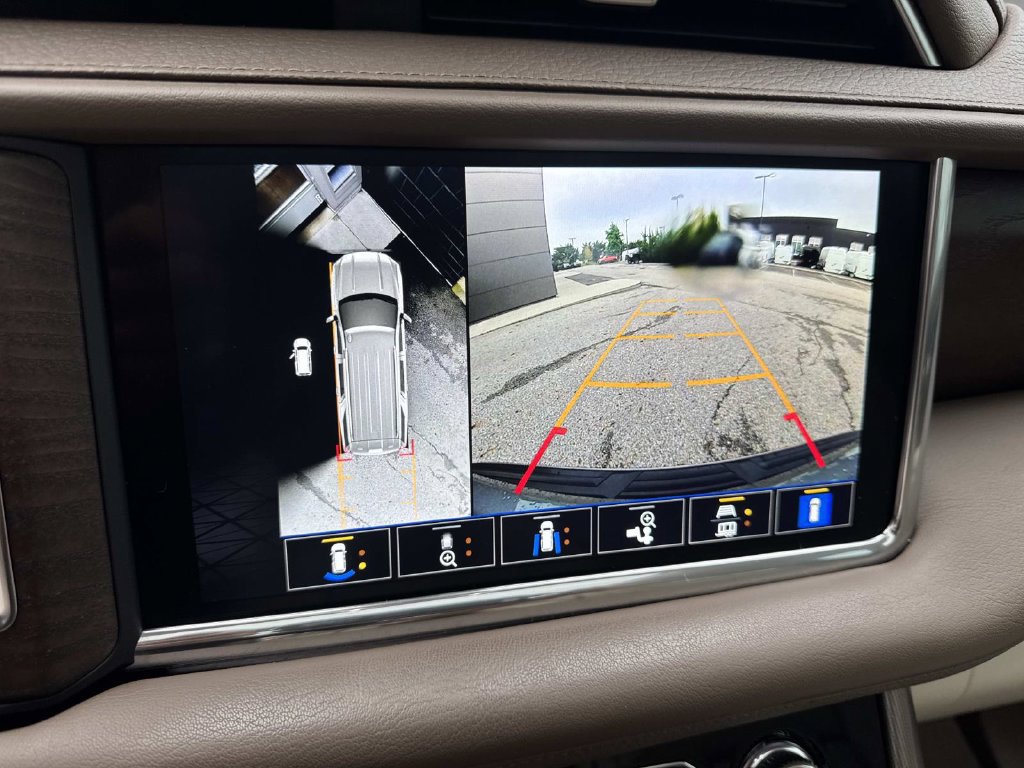 Used 2022 GMC Yukon Denali w/ Denali Premium Package AWD/4WD image 27