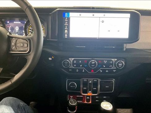 Used 2024 Jeep Wrangler Willys image 15