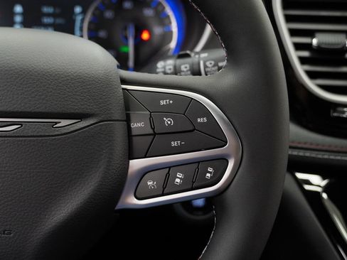 New 2027 Chrysler Pacifica Select AWD/4WD image 28