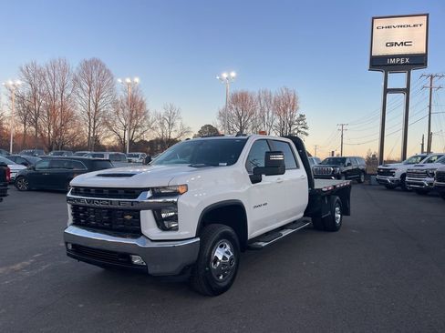 Used 2023 Chevrolet Silverado 3500 LT w/ Convenience Package image 2