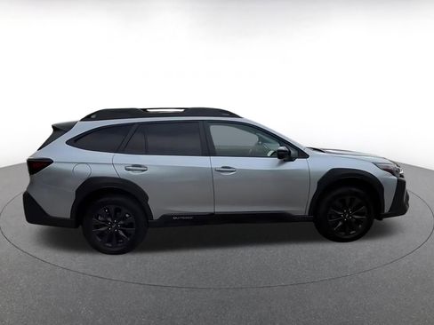 Used 2025 Subaru Outback Onyx Edition AWD/4WD image 16